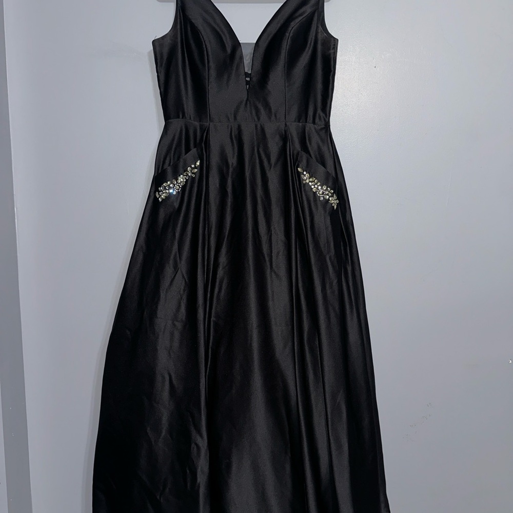 Elegant Black Sleeveless Gown with Embellishments Formal Dress / Prom Dress